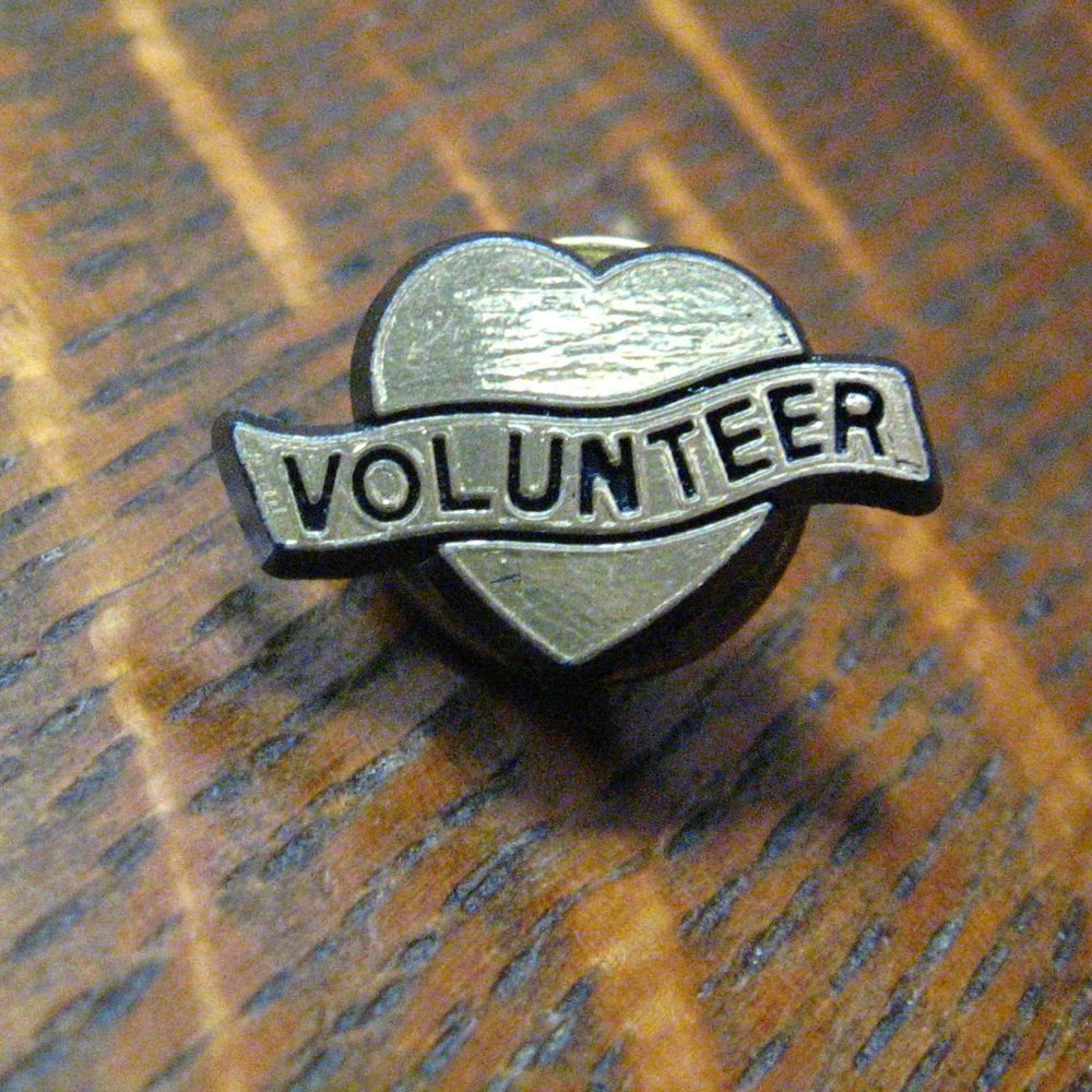 ❤️ Volunteer Heart ❤️Vintage Lapel Pin
